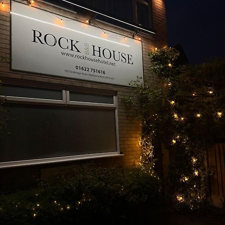 Rock House Bed And Breakfast Мейдстън Екстериор снимка