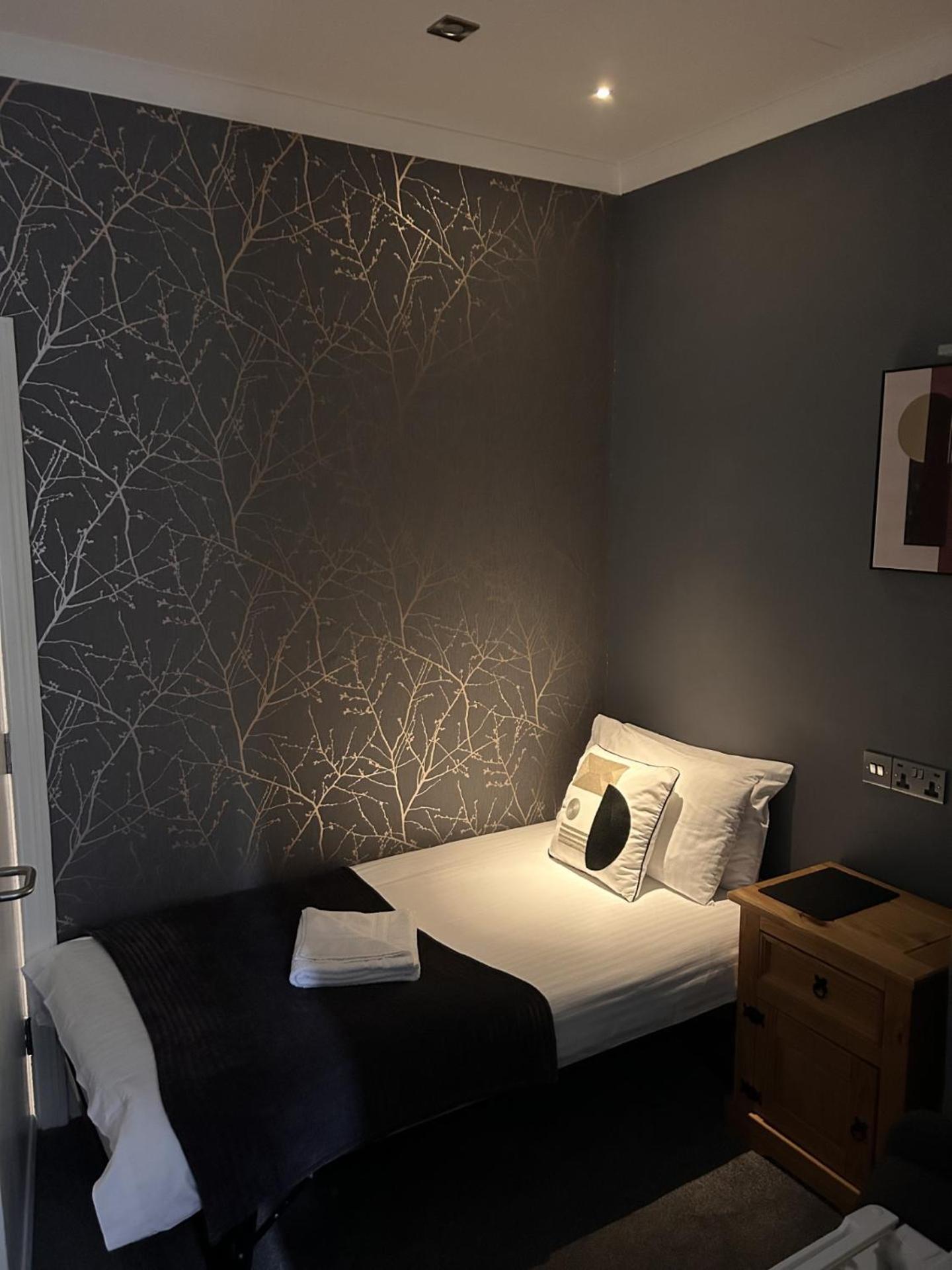 Rock House Bed And Breakfast Мейдстън Екстериор снимка
