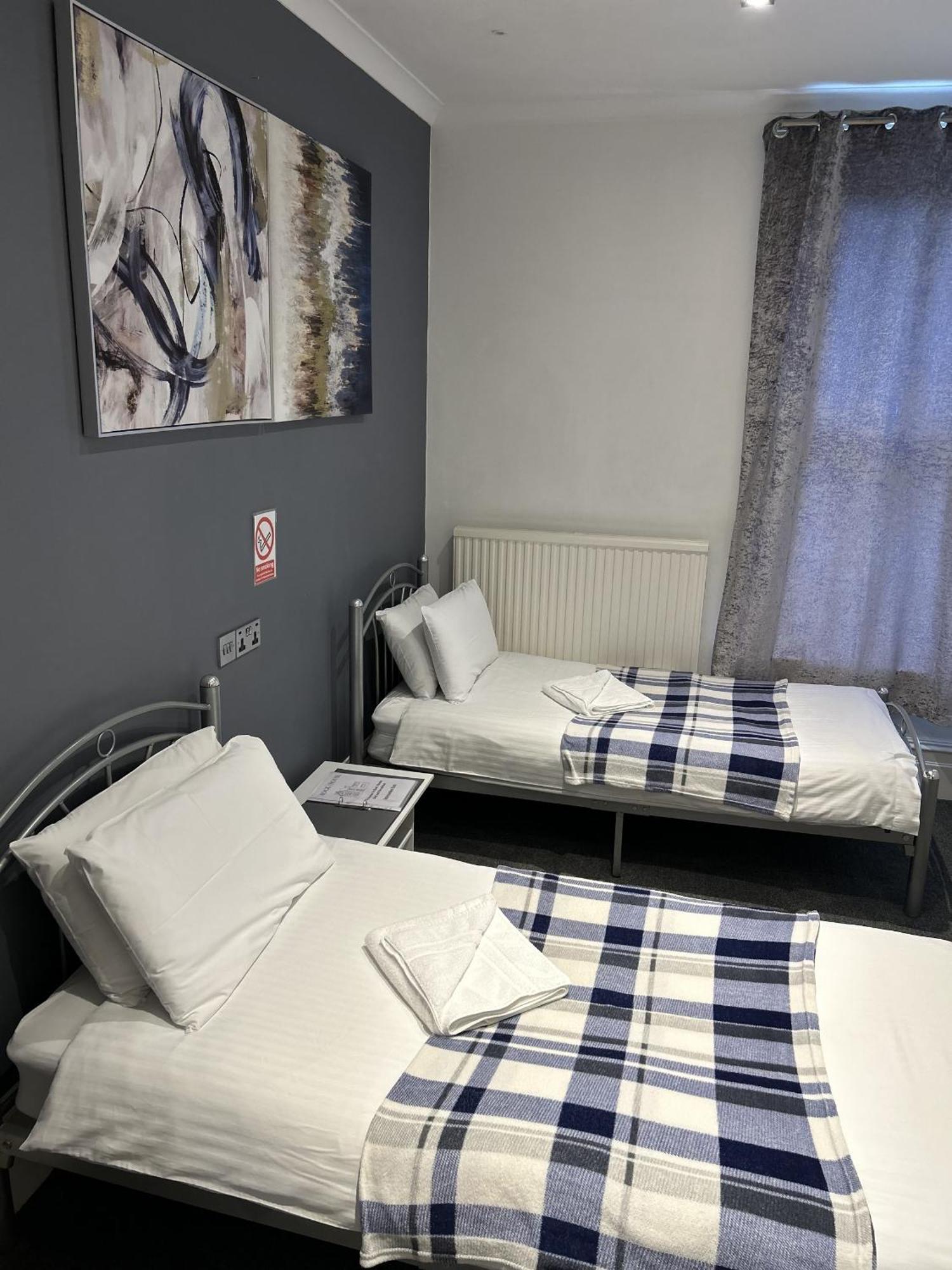 Rock House Bed And Breakfast Мейдстън Екстериор снимка